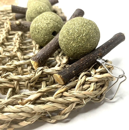 Hamiledyi Rabbit Seagrass Mat Bunny Chew Toys for Teeth Hanging Activity Mat Rabbit Enrichment