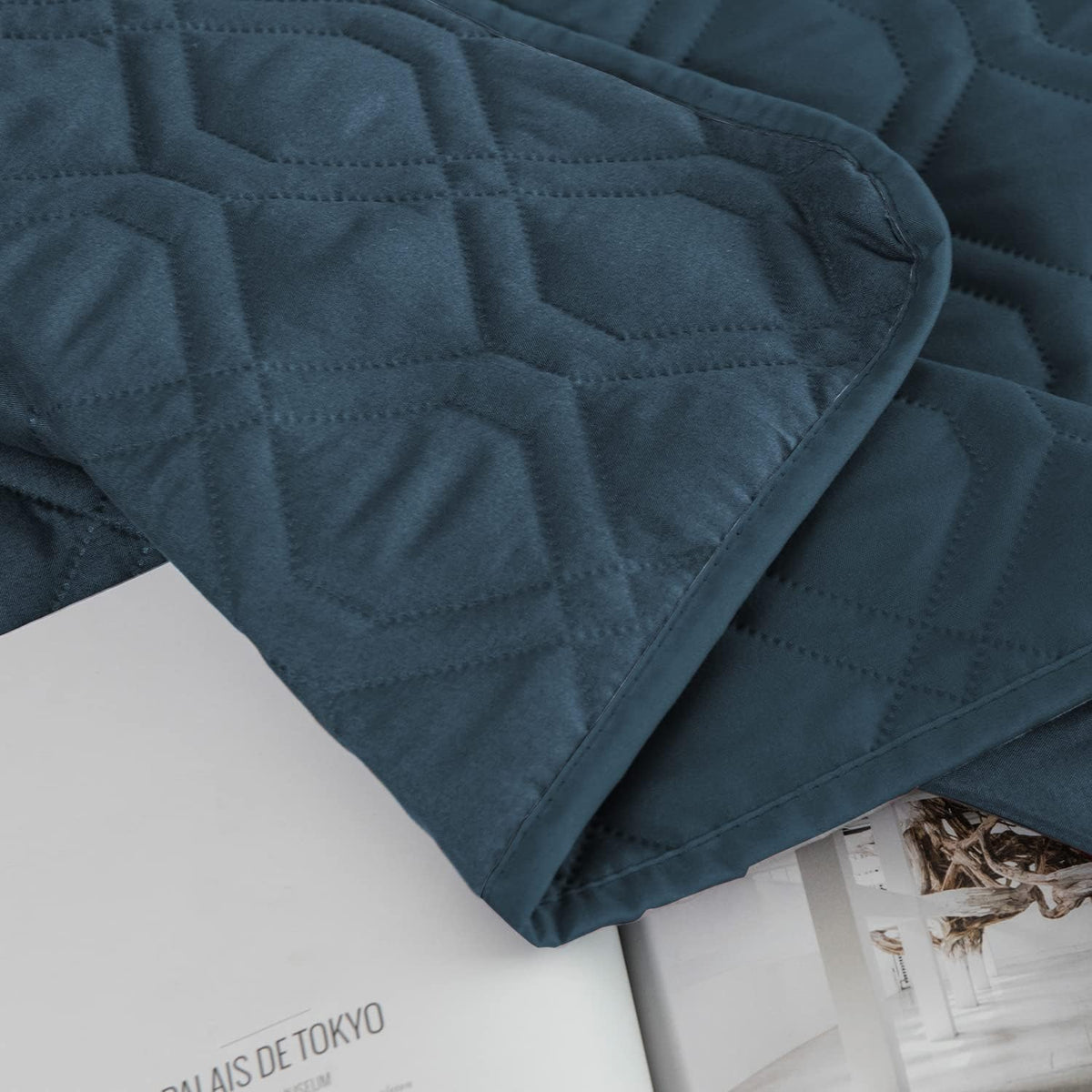 Ameritex Waterproof Blanket Reversible Dog Bed Cover Pet Blanket for Furniture Bed Couch Sofa
