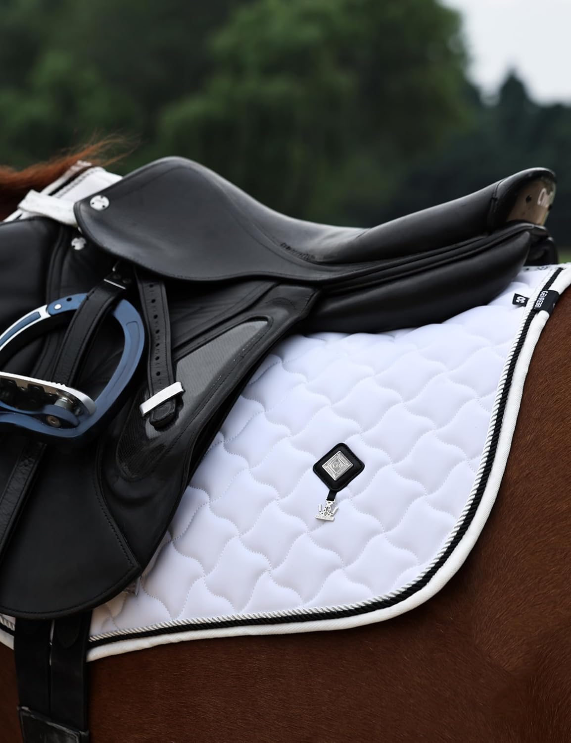 Close Contact Non-Slip Design Horse Riding Pad Moisture-Wicking Shock Absorbing English Saddle Pad