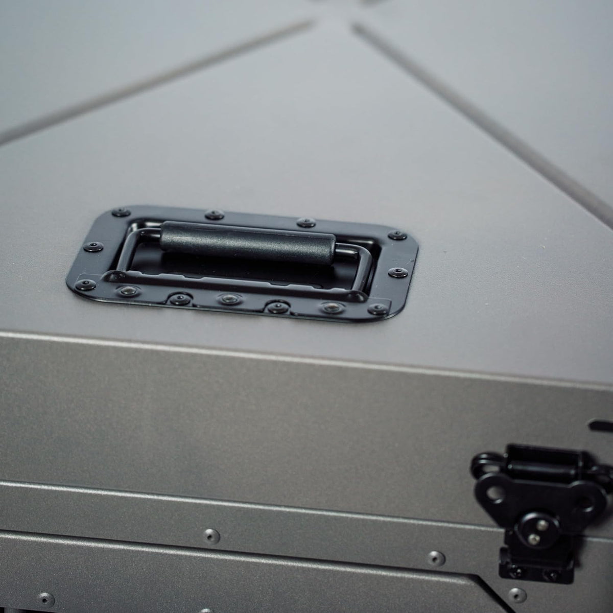 ROCK CREEK CRATES Collapsible Dog Crate: Meticulously Engineered, Durable Aluminum Construction