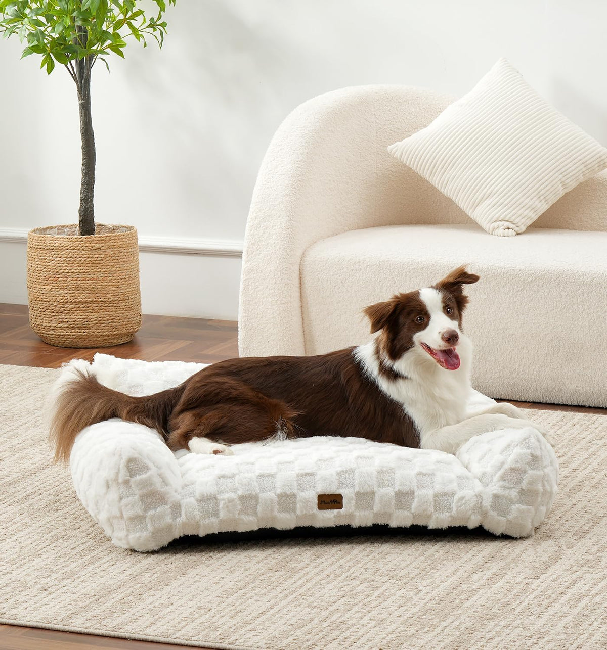 Made4Pets Dog Couch Bed, Soft Faux Fur Checkered Pet Sofa, Comfortable Fluffy Dog Sofa with