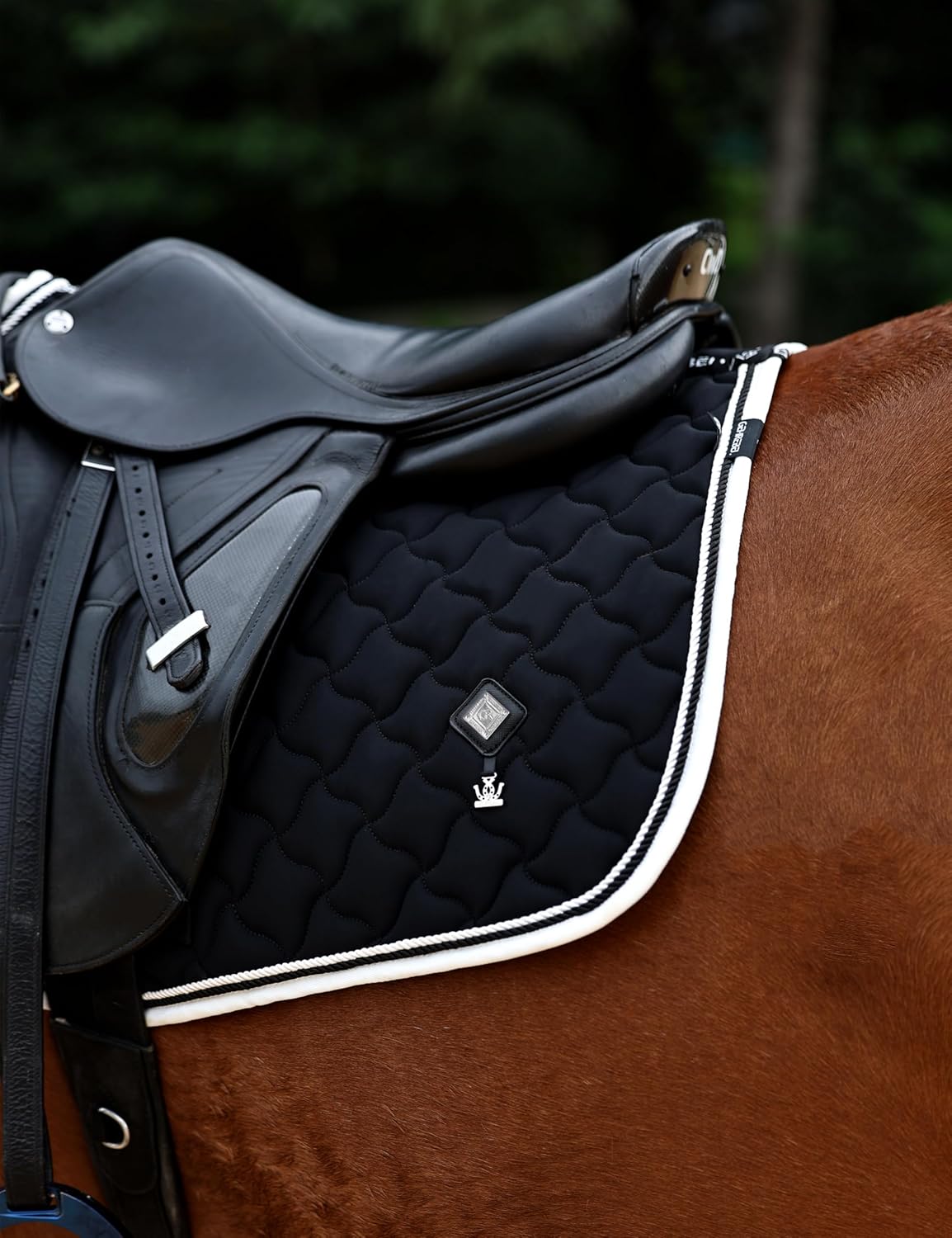 Close Contact Non-Slip Design Horse Riding Pad Moisture-Wicking Shock Absorbing English Saddle Pad