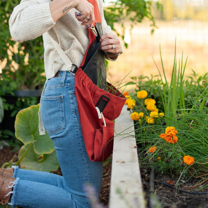 Roo Gardening Apron with Pockets & Harvesting, Picking Pouch - Adjustable, Water-resistant