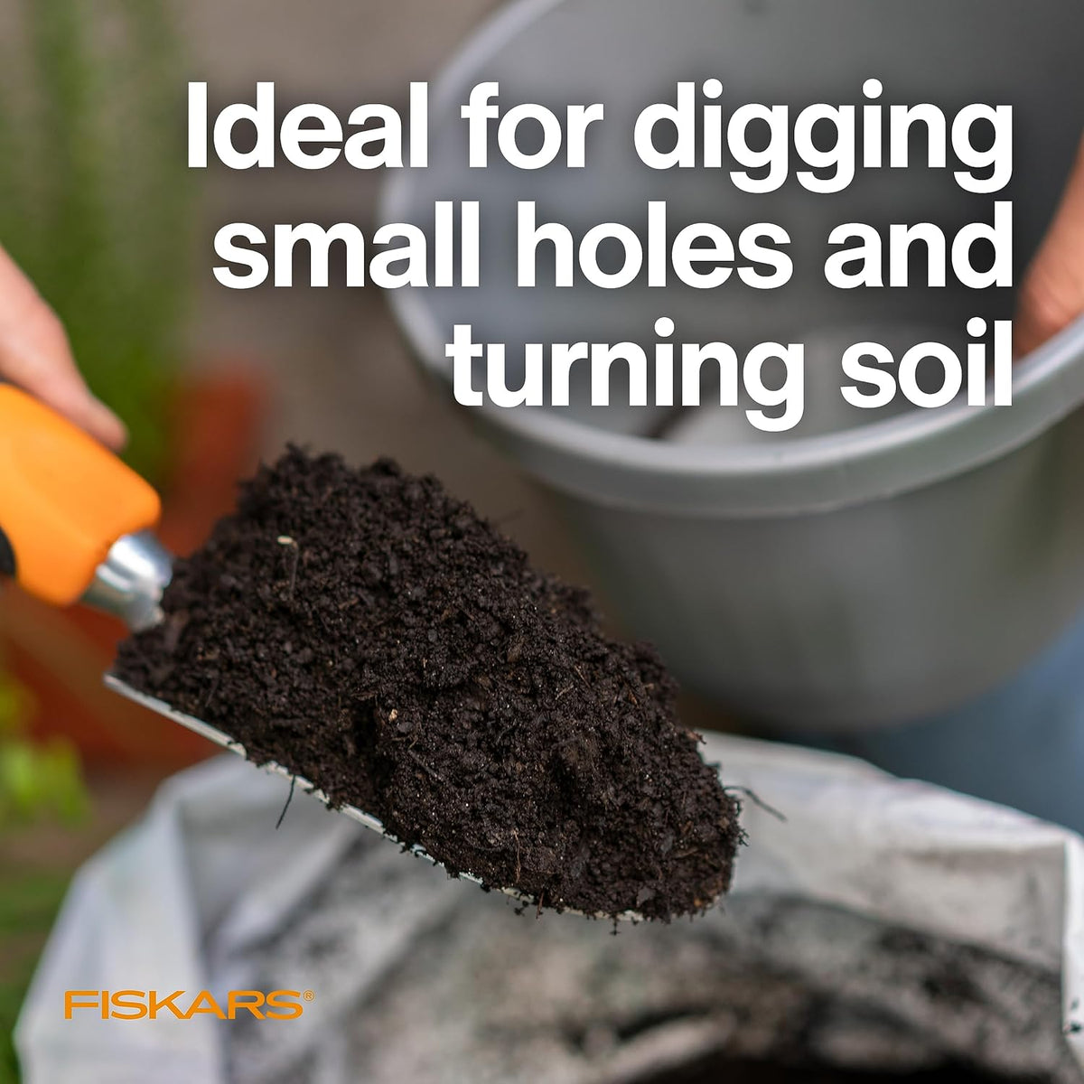 Fiskars Ergo Garden Trowel for Digging and Planting, Heavy Duty Gardening Hand Tool with Hanging