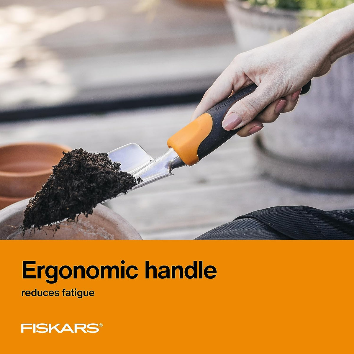 Fiskars Ergo Garden Trowel for Digging and Planting, Heavy Duty Gardening Hand Tool with Hanging