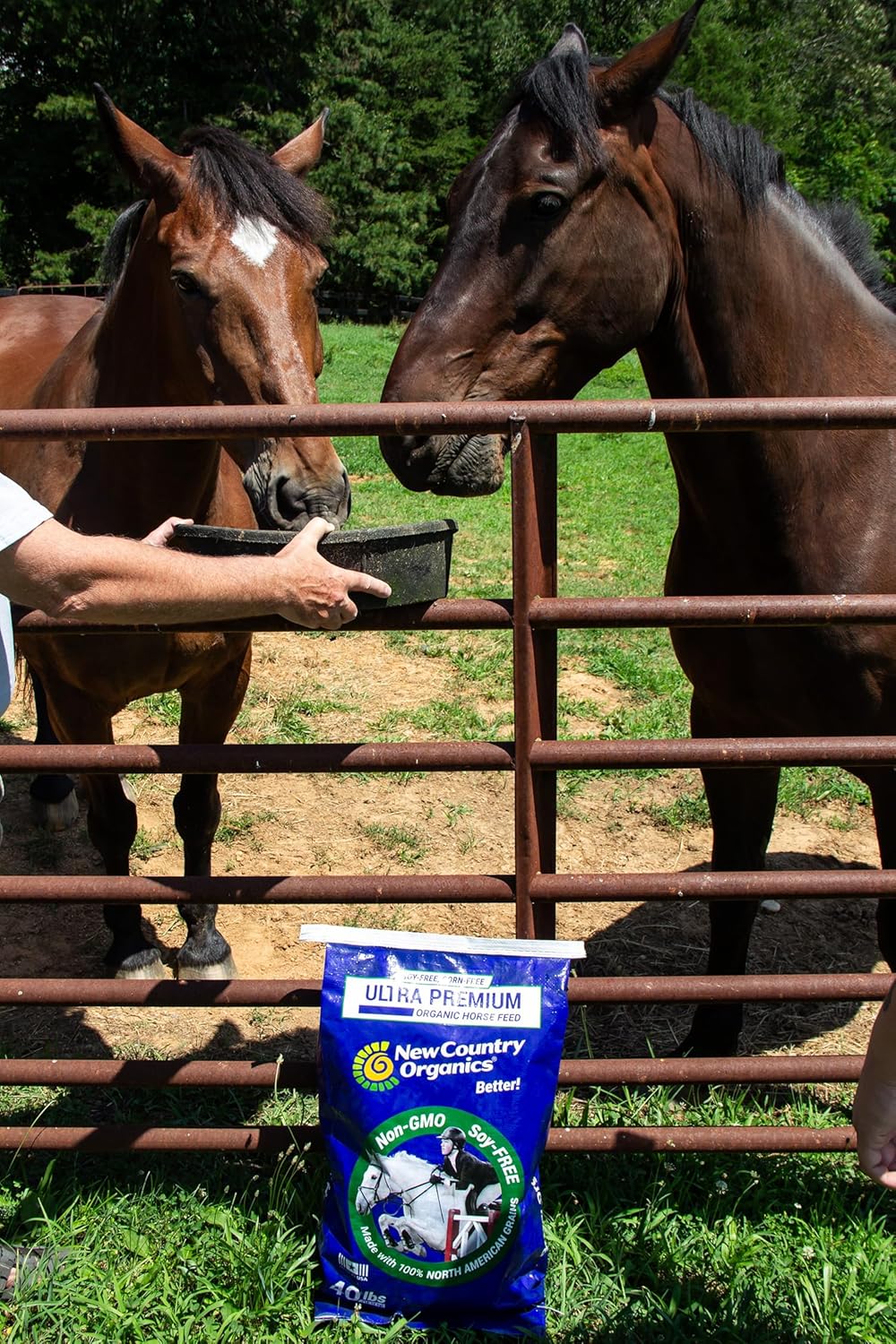 New Country Organics | Elite Horse Feed for Horses Under The Stresses of Competition and Travel |